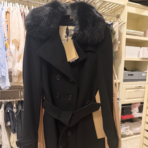 Burberry Women's Black Trench Coat with Fur Collar - Picture 10 of 10